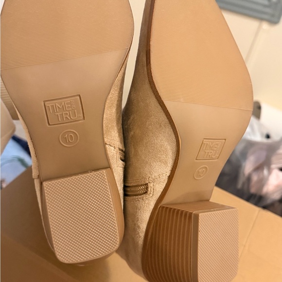 Tan Suede Western Boots - Picture 4 of 5